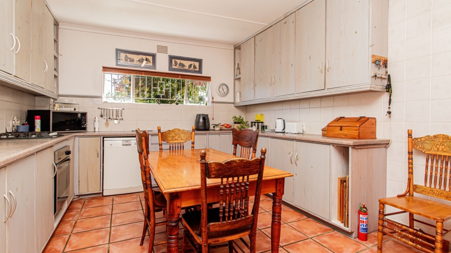 5 Bedroom Property for Sale in The Island Western Cape